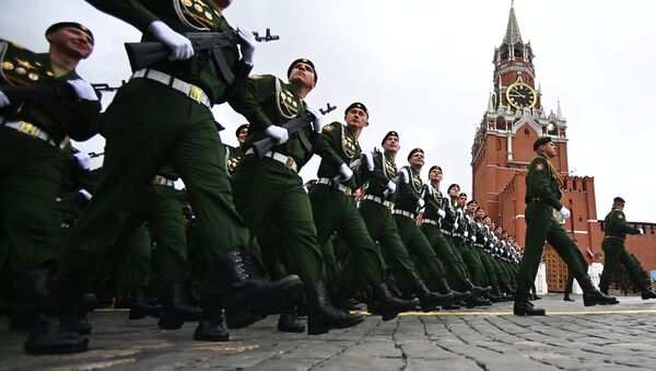 パレードが始まる前の軍学校の生徒たち　モスクワの赤の広場 - Sputnik 日本