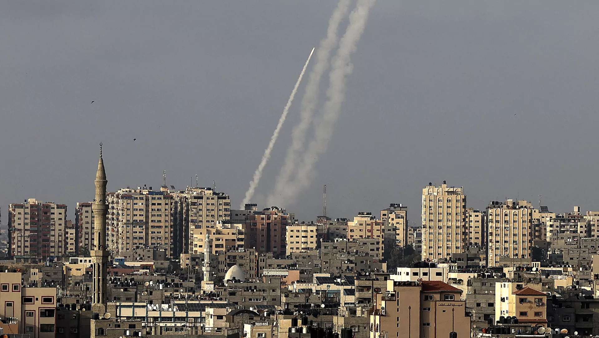 イスラエル　ガザ地区からの砲撃の中、公共の防空壕が開放され始める