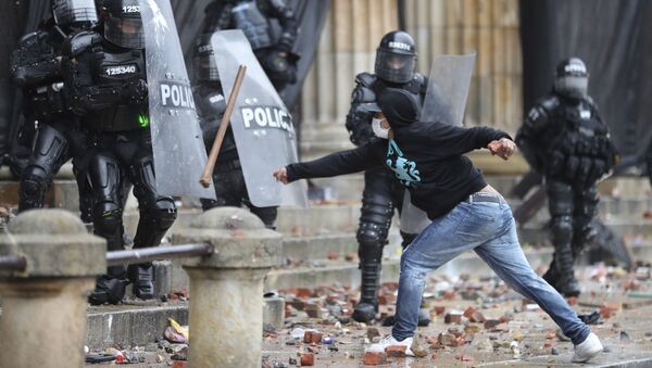 Столкновения демонстрантов с полицией в Боготе, Колумбия - Sputnik 日本