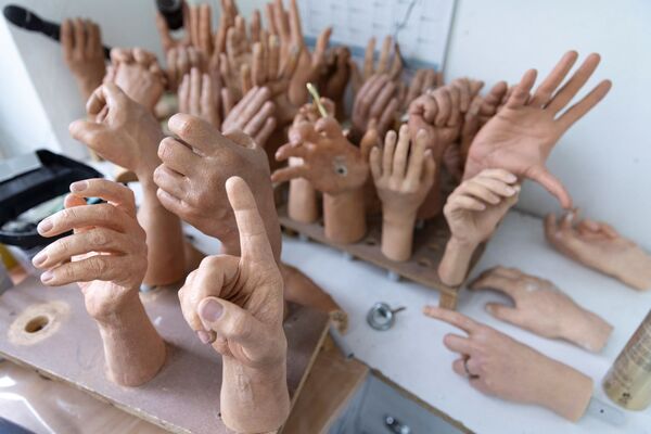 フランス・パリのグレヴァン蝋人形館に置かれた、修理待ちの蝋人形の手 - Sputnik 日本
