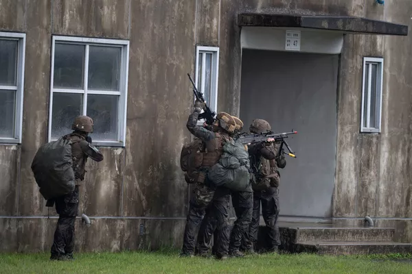 宮崎県えびの市の霧島演習場で日米仏共同訓練を行うフランス陸軍の兵士ら 宮崎県えびの市の霧島演習場で日米仏共同訓練を行うフランス陸軍の兵士ら - Sputnik 日本