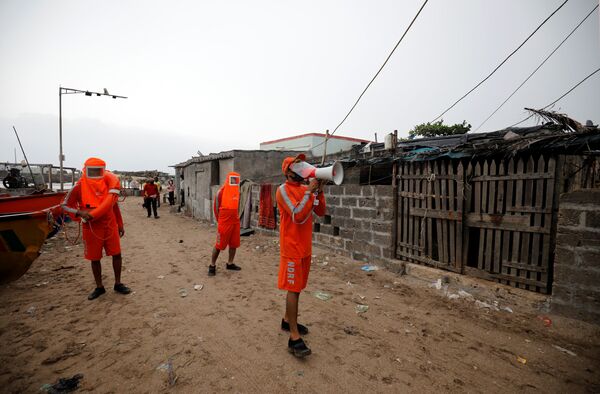大型サイクロンが直撃したインド・グジャラート州ベラバルで、住民に避難を呼びかける国家災害対応部隊 - Sputnik 日本