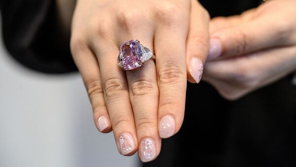 パープルピンクのダイヤモンド「サクラ」、香港で記録的な価格で落札 - Sputnik 日本