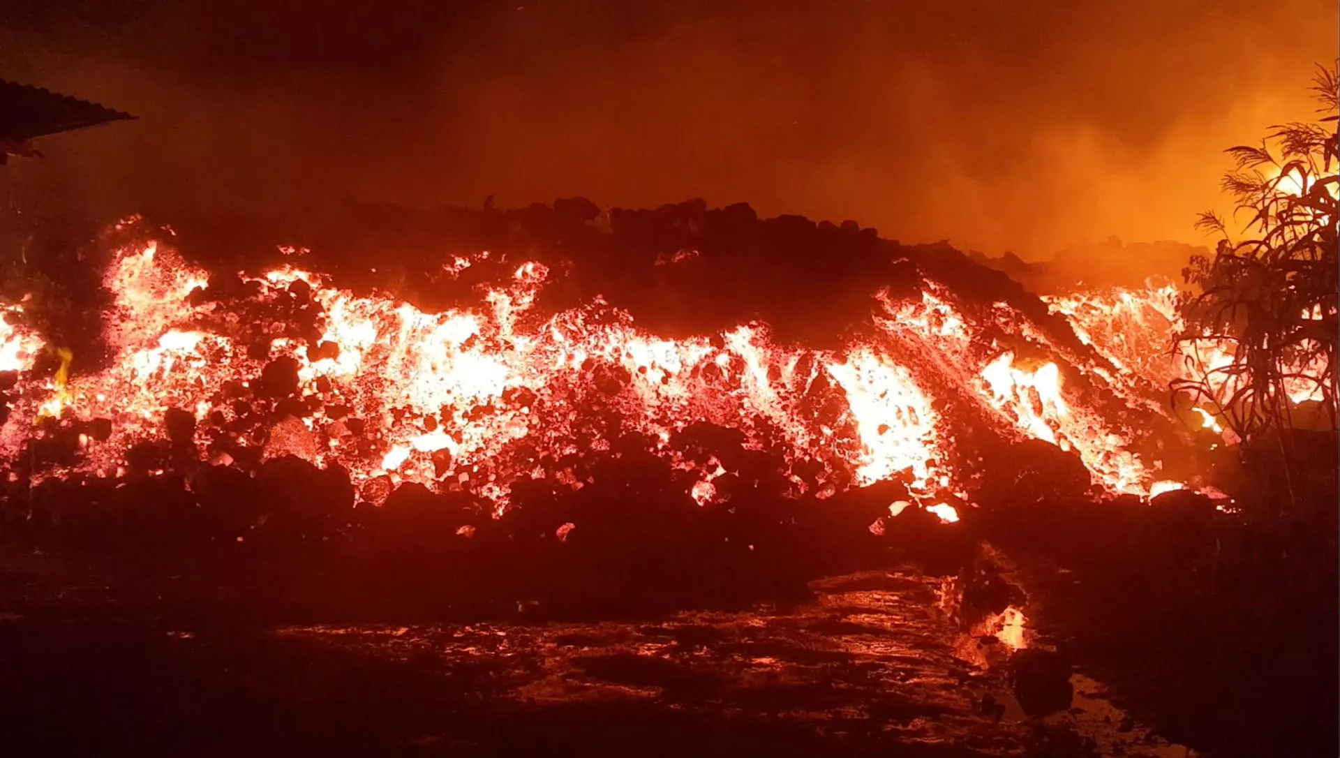 コンゴ　火山噴火