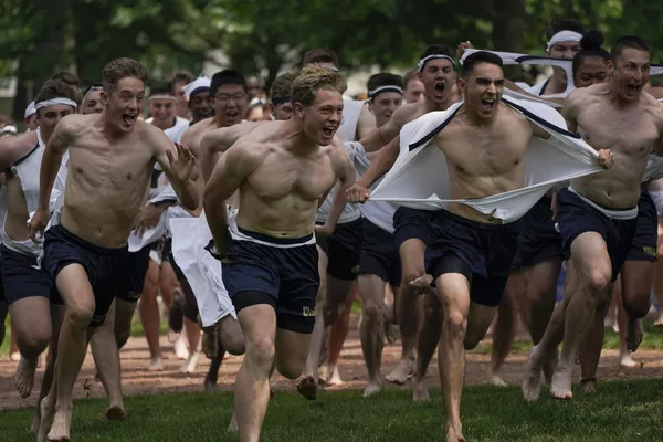 米メリーランド州アナポリスの海軍兵学校で、1学年目終了を祝う士官候補生 米メリーランド州アナポリスの海軍兵学校で、1学年目終了を祝う士官候補生 - Sputnik 日本