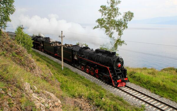 バイカル湖沿いを走るエクスカーション用蒸気機関車 - Sputnik 日本
