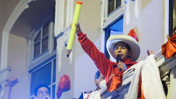 Peru's socialist presidential candidate Pedro Castillo addresses supporters at a final campaign event before a run-off election against right-wing candidate Keiko Fujimori on June 6, in Lima, Peru June 3, 2021. - Sputnik 日本
