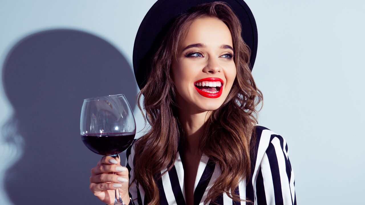 ワインを飲むことが健康に良いかどうかを調べる