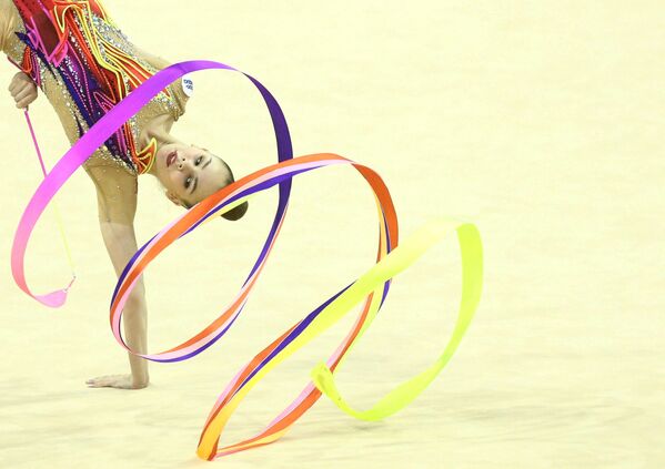 欧州新体操選手権でパフォーマンスを披露するベラルーシ代表のアナスタシア・サロス選手 - Sputnik 日本