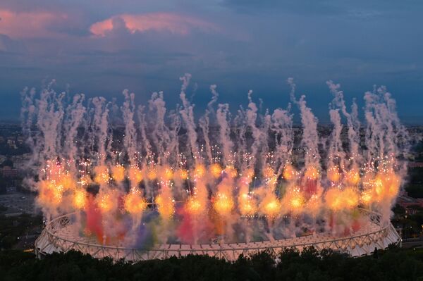 イタリア・ローマで、EURO2020（欧州サッカー選手権）の開会式でスタジアム上空に打ち上げられた花火 - Sputnik 日本