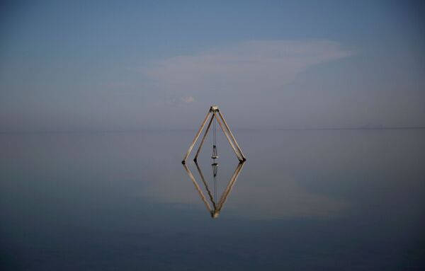 カリフォルニア州のソルトン湖に設置されているブランコ - Sputnik 日本