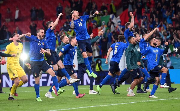 サッカー欧州選手権（EURO2020）の準決勝、イタリア対スペインの試合で決勝進出を決めたイタリア代表メンバー - Sputnik 日本