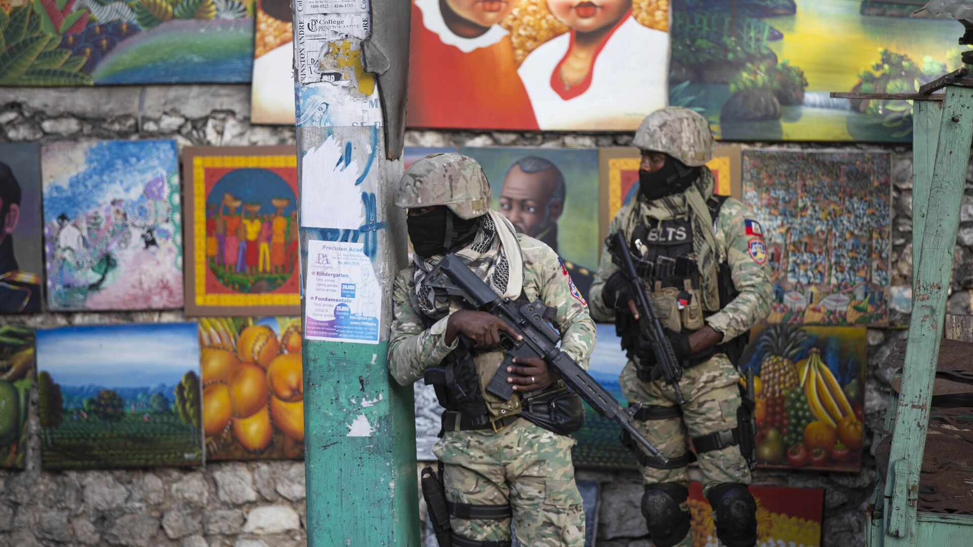 Солдаты патрулируют Петион Вилль, район, где жил покойный президент Гаити Жовенель Мойз, в Порт-о-Пренсе, Гаити - Sputnik 日本, 1920, 09.01.2022
