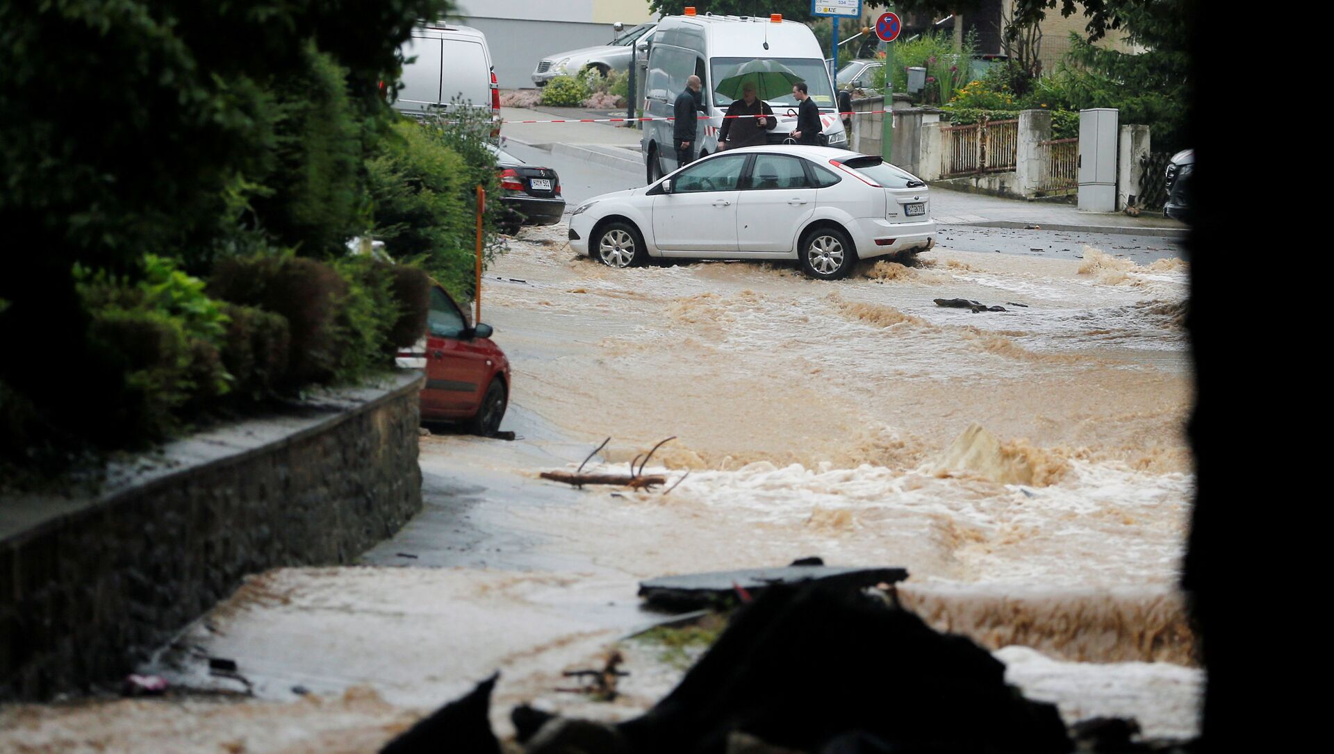 Затопленная улица после проливных дождей в Хагене, Германия  - Sputnik 日本, 1920, 18.07.2021