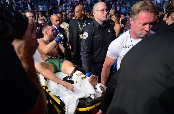 米ネバダ州ラスベガスで行われた「UFC 264」のダスティン・ポイエー氏との試合で、左足を骨折したコナー・マクレガー氏 米ネバダ州ラスベガスで行われた「UFC 264」のダスティン・ポイエー氏との試合で、左足を骨折したコナー・マクレガー氏 - Sputnik 日本
