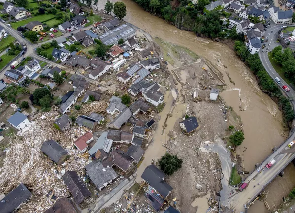 ドイツ・シュトルトで、氾濫したライン川支流のアー川によって被害を受けた家屋 ドイツ・シュトルトで、氾濫したライン川支流のアー川によって被害を受けた家屋 - Sputnik 日本