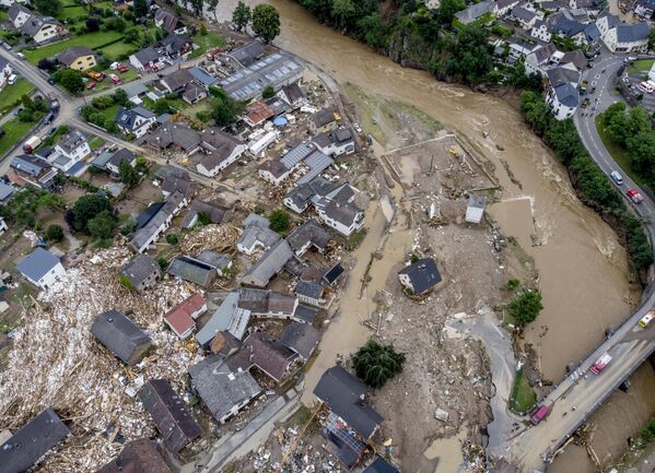 ドイツ・シュトルトで、氾濫したライン川支流のアー川によって被害を受けた家屋 - Sputnik 日本