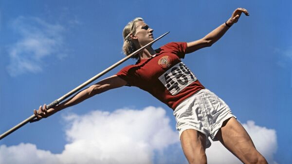 1952年ヘルシンキオリンピック（第15回大会）のやり投げに出場したソ連のアレクサンドラ・チュジナ選手 - Sputnik 日本