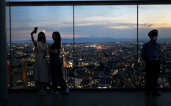 東京・渋谷の展望台から眺めを楽しむ人々 - Sputnik 日本