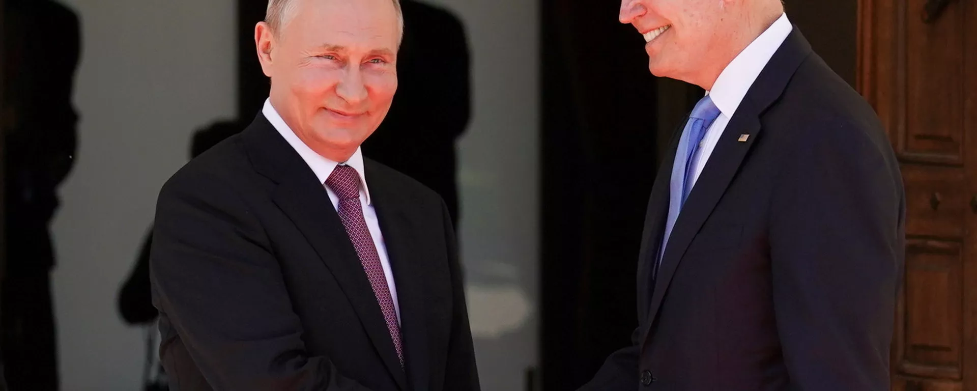 Президент России Владимир Путин и президент США Джо Байден на саммите в Женеве - Sputnik 日本, 1920, 19.11.2021