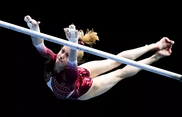 欧州体操競技選手権・段違い平行棒に出場したロシアのヴィクトリア・リストゥノワ選手(16)。東京五輪では個人総合、平均台、段違い平行棒などに出場予定 欧州体操競技選手権・段違い平行棒に出場したロシアのヴィクトリア・リストゥノワ選手(16)。東京五輪では個人総合、平均台、段違い平行棒などに出場予定 - Sputnik 日本