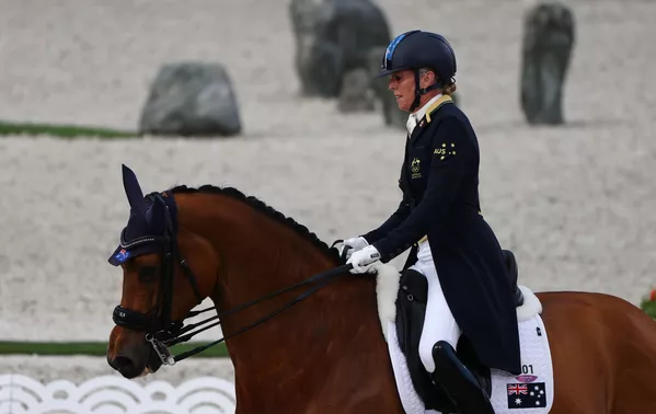 東京五輪・馬場馬術個人に出場したオーストラリアのメアリー・ハナ選手(66)。同大会参加選手の中で最年長 東京五輪・馬場馬術個人に出場したオーストラリアのメアリー・ハナ選手(66)。同大会参加選手の中で最年長 - Sputnik 日本