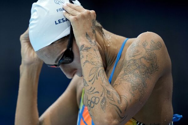 左ひじにオリンピックシンボルのタトゥーを入れたフランスのファンティーヌ・ルサッフル選手（競泳） - Sputnik 日本