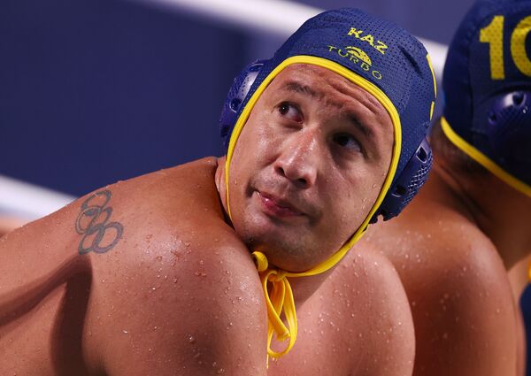 背中にオリンピックシンボルのタトゥーを入れたカザフスタンのルスタム・ウクマノフ選手（水球） - Sputnik 日本