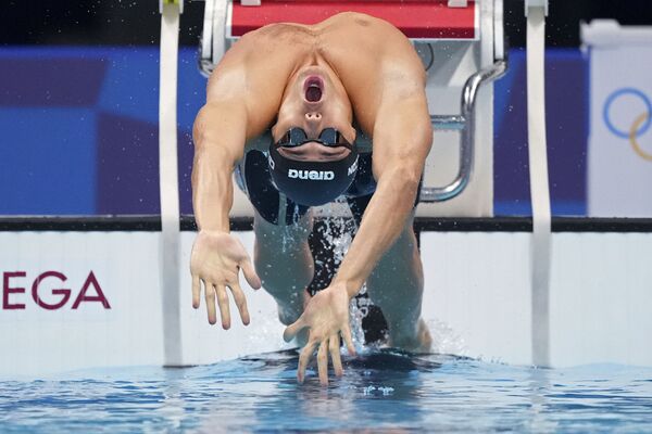男子100メートル平泳ぎの準決勝でスタートするイタリアのトマス・チェコン選手 - Sputnik 日本
