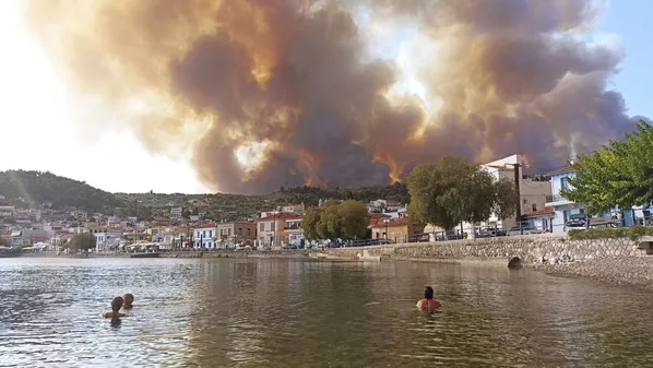 ギリシャ・エヴィア島での森林火災の様子 ギリシャ・エヴィア島での森林火災の様子 - Sputnik 日本