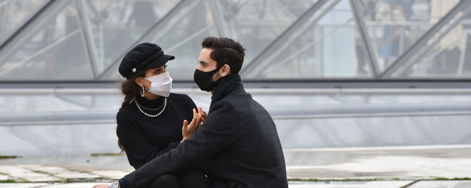 Молодые люди в масках в Париже - Sputnik 日本, 1920, 17.01.2022