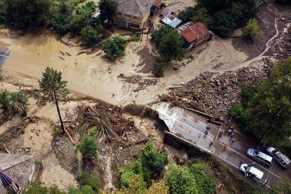 トルコ北部・カスタモヌ県で、大雨による洪水で崩壊した橋 - Sputnik 日本