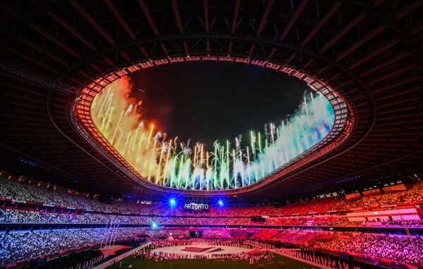 東京都・国立競技場で行われた東京五輪の閉会式で打ち上げられた花火 - Sputnik 日本