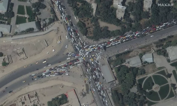 カブール国際空港付近の道路で発生した大渋滞 カブール国際空港付近の道路で発生した大渋滞 - Sputnik 日本