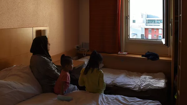 パリでのアフガン難民 - Sputnik 日本