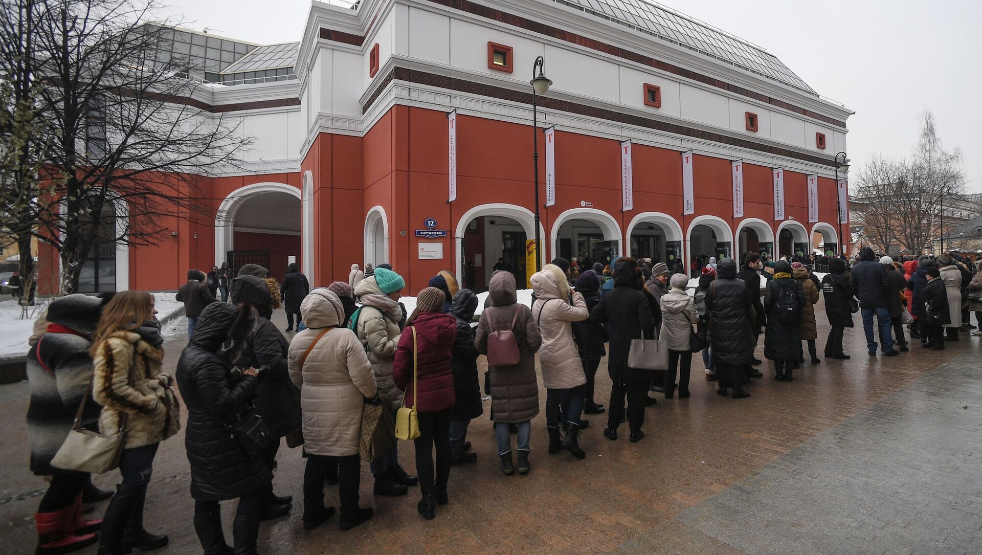 「雪も雨も彼らには関係ない」:中国人、長時間列に並ぶロシア人にびっくり - Sputnik 日本, 1920, 30.08.2021