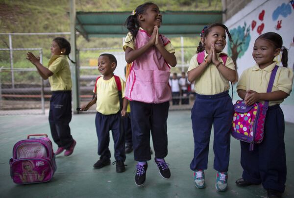 ベネズエラ・カラカスで授業を受ける児童ら - Sputnik 日本
