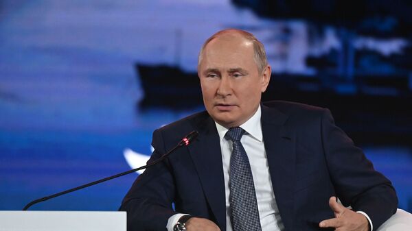 Президент России Владимир Путин на пленарном заседании в рамках Восточного экономического форума - Sputnik 日本