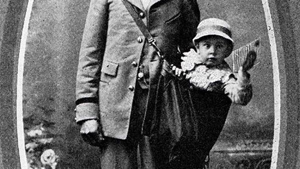 Почтальон с ребенком в сумке, начало 20-го века - Sputnik 日本