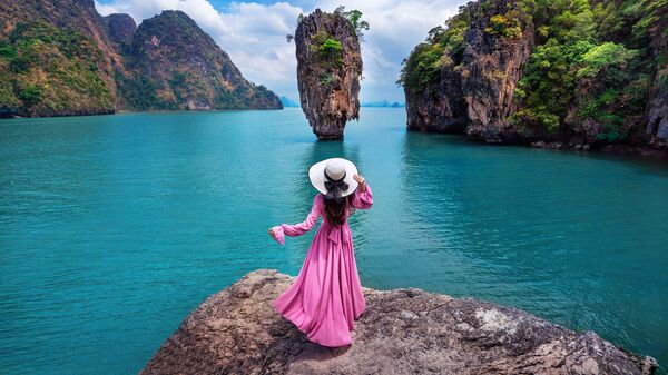 Девушка на скале острова Джеймса Бонда в Пхангнга, Таиланд - Sputnik 日本
