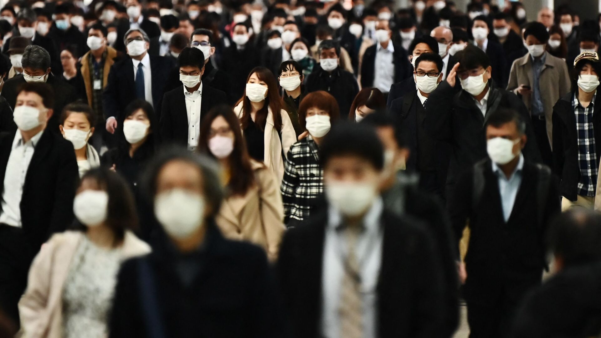 Толпа людей в масках - Sputnik 日本, 1920, 15.11.2021