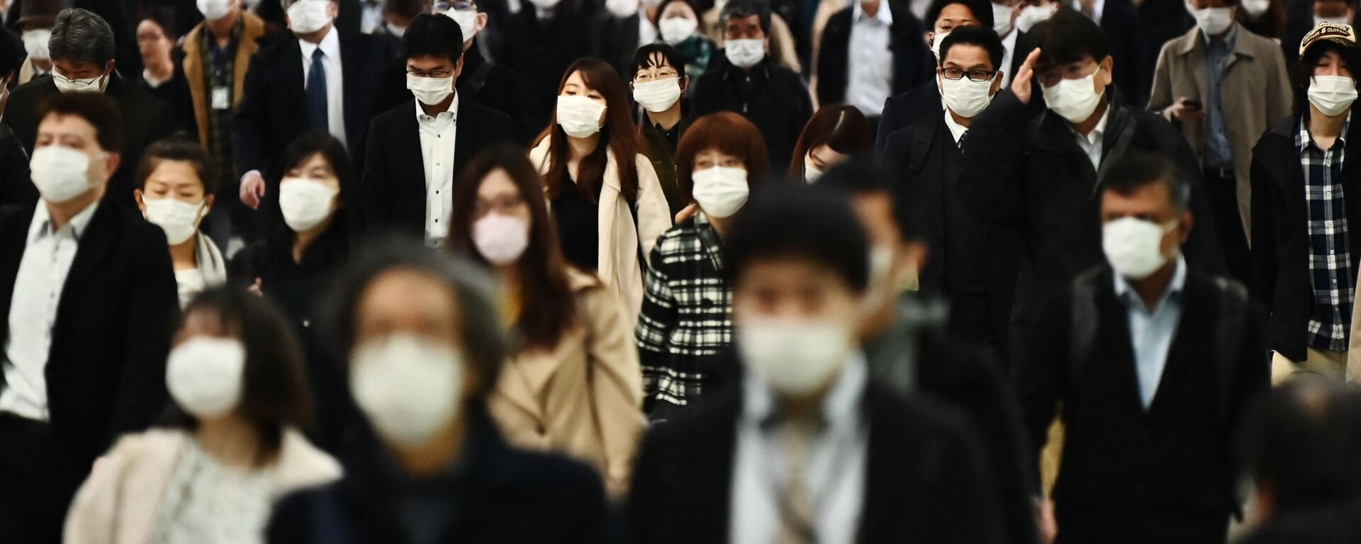 Толпа людей в масках - Sputnik 日本, 1920, 02.02.2022
