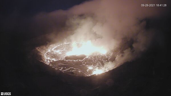 キラウエア火山のハレマウマウ火口から噴き出す溶岩 - Sputnik 日本