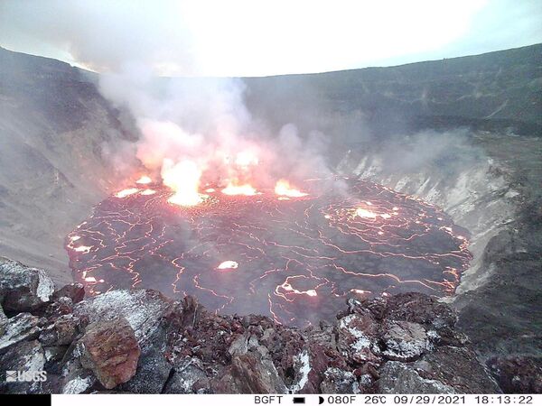 キラウエア火山のハレマウマウ火口から噴き出す溶岩 - Sputnik 日本