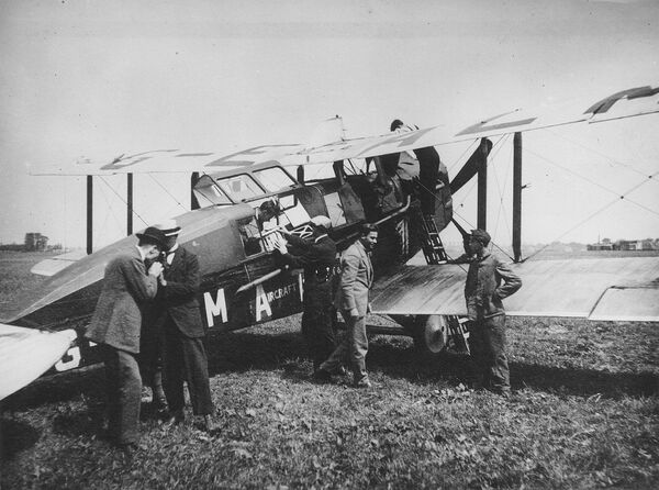 KLMオランダ航空の最初の飛行機の一つ、エアクラフト＆トランスポート社製のデ・ハビランド DH.80A プス・モス（1920年代） - Sputnik 日本