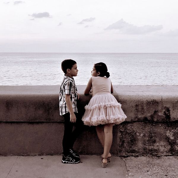 「ストリート・アーバン」部門選外佳作『Young Love in Havana』　Penni James氏 - Sputnik 日本