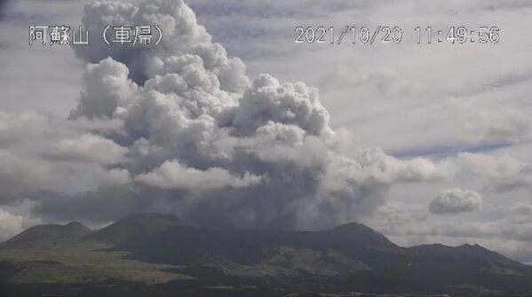 気象庁の監視カメラが撮影した阿蘇山の噴火 - Sputnik 日本