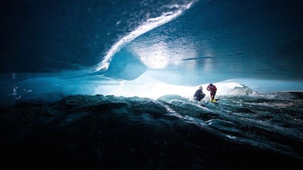 Гляциологи исследуют естественную ледниковую полость ледника Ямтальфернер недалеко от Гальтюра, Австрия - Sputnik 日本