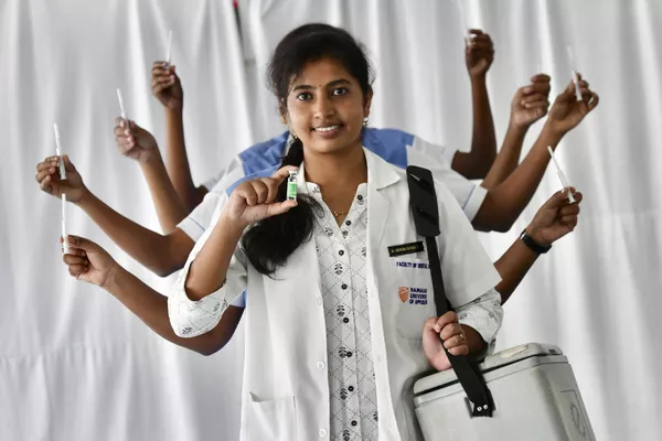 インドのバンガロールで女神ドゥルガーのポーズをとる医療従事者ら インドのバンガロールで女神ドゥルガーのポーズをとる医療従事者ら - Sputnik 日本