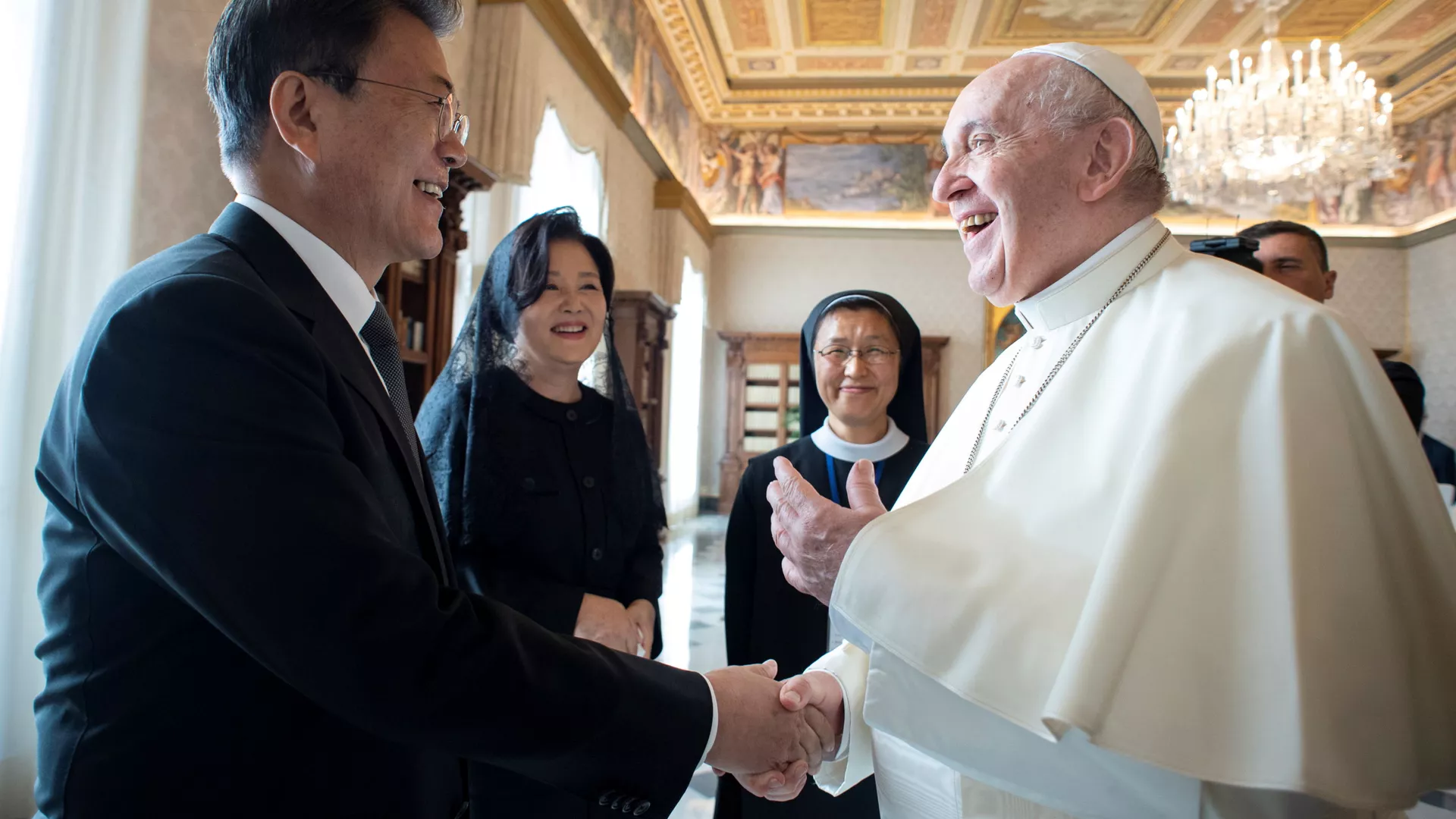 韓国大統領　ローマ教皇と会談